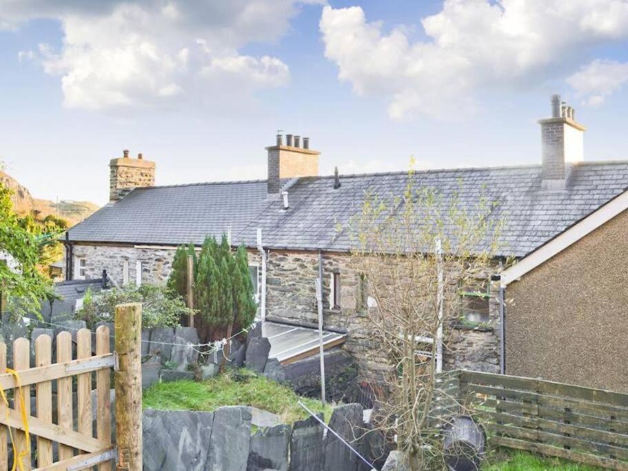 Cosy Terrace Cottage Built Into The Mountain Side. Blaenau Ffestiniog Extérieur photo