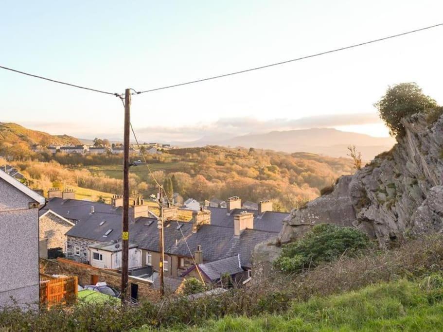 Cosy Terrace Cottage Built Into The Mountain Side. Blaenau Ffestiniog Extérieur photo