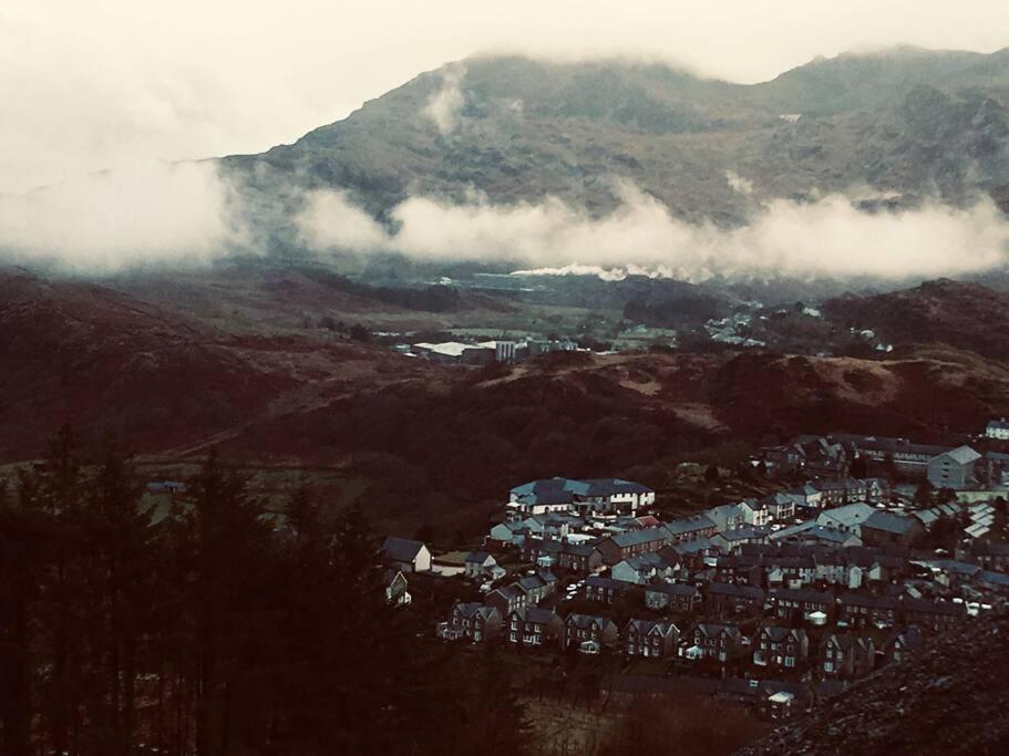 Cosy Terrace Cottage Built Into The Mountain Side. Blaenau Ffestiniog Extérieur photo