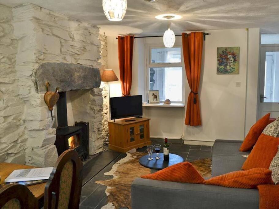 Cosy Terrace Cottage Built Into The Mountain Side. Blaenau Ffestiniog Extérieur photo