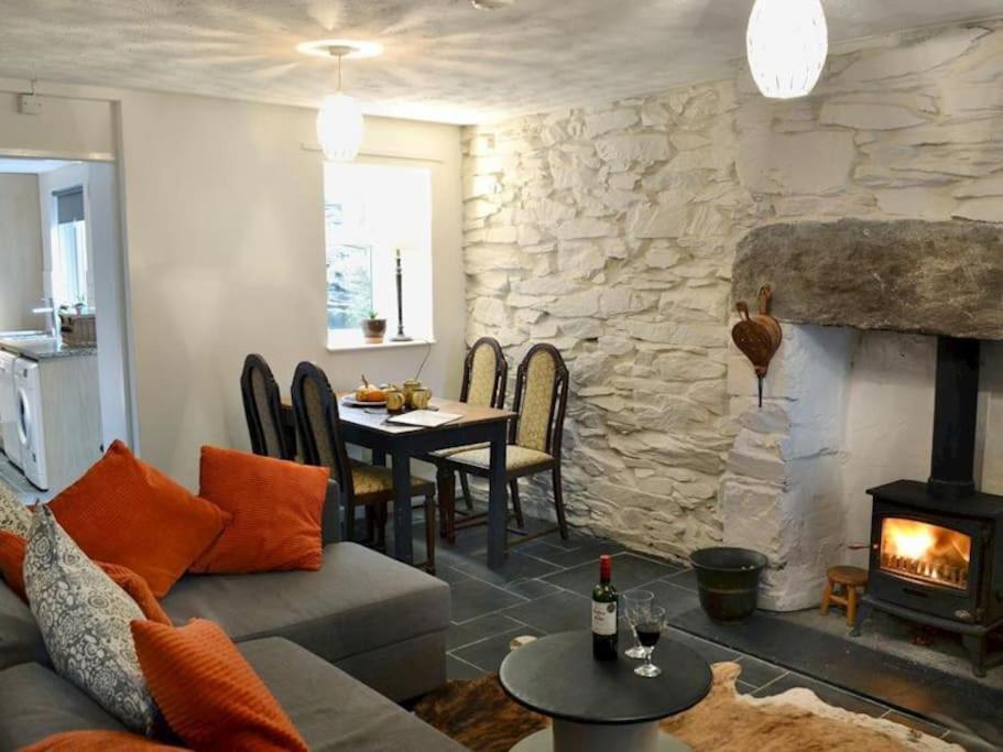 Cosy Terrace Cottage Built Into The Mountain Side. Blaenau Ffestiniog Extérieur photo